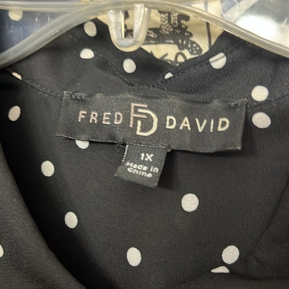 Fred David black top with small white polka dots 1x - Picture 7 of 7